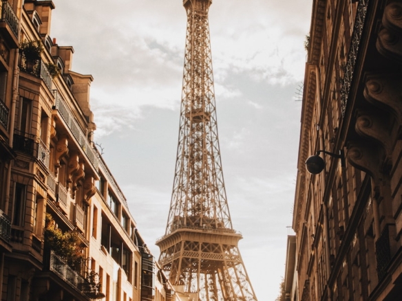 eiffel tower in paris during daytime